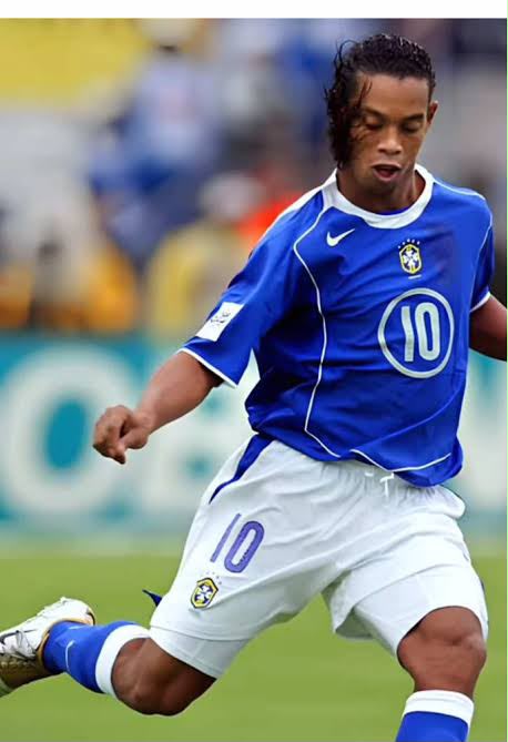CAMISETA RETRO CLÁSICA BRASIL 2004 RONALDINHO #10 CALIDAD GAMA ALTA vista 4