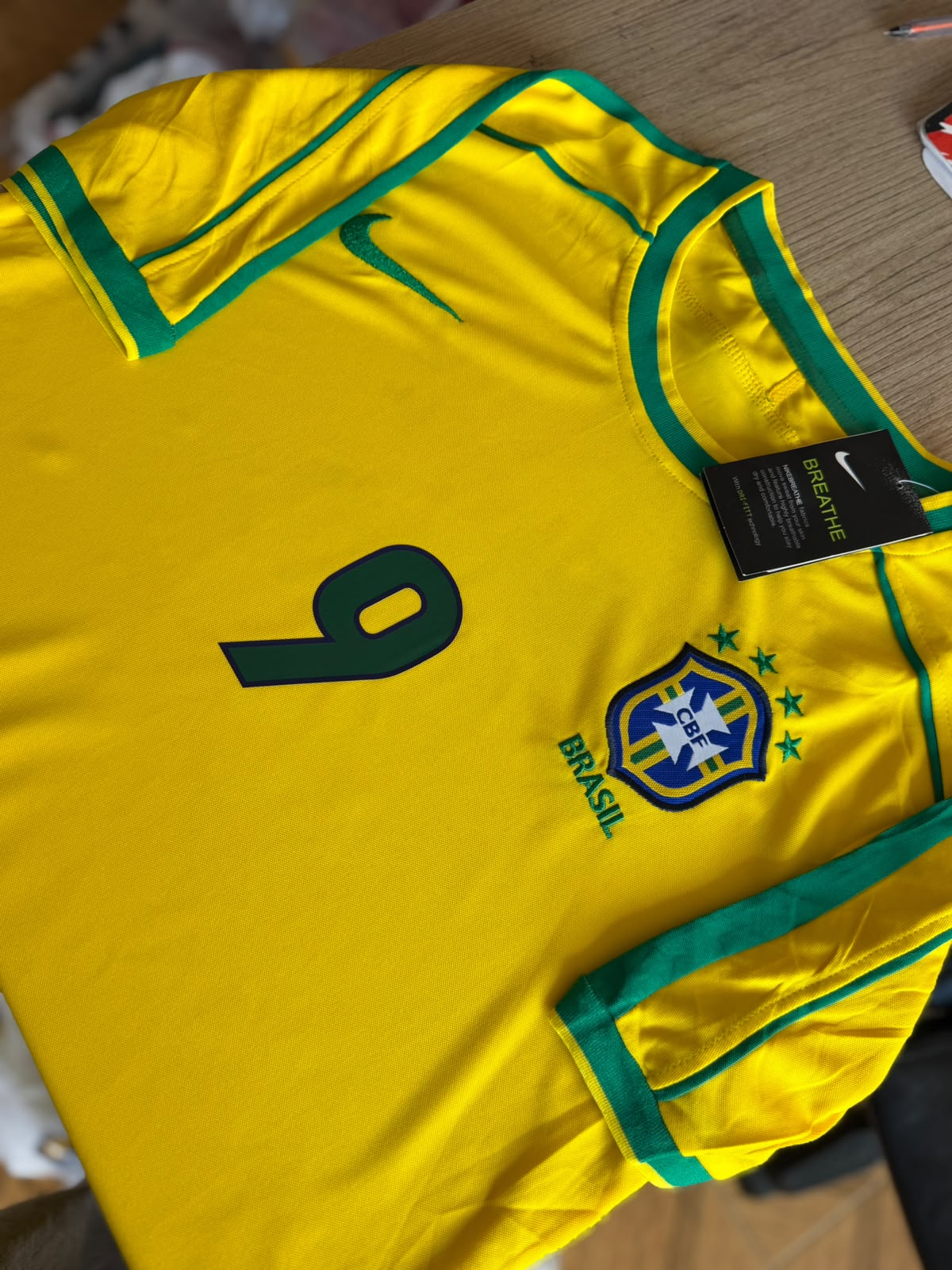 CAMISETA RETRO CLÁSICA BRASIL COPA MUNDO 98 RONALDO #9 CALIDAD GAMA ALTA vista 2