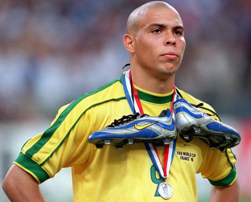 CAMISETA RETRO CLÁSICA BRASIL COPA MUNDO 98 RONALDO #9 CALIDAD GAMA ALTA vista 4