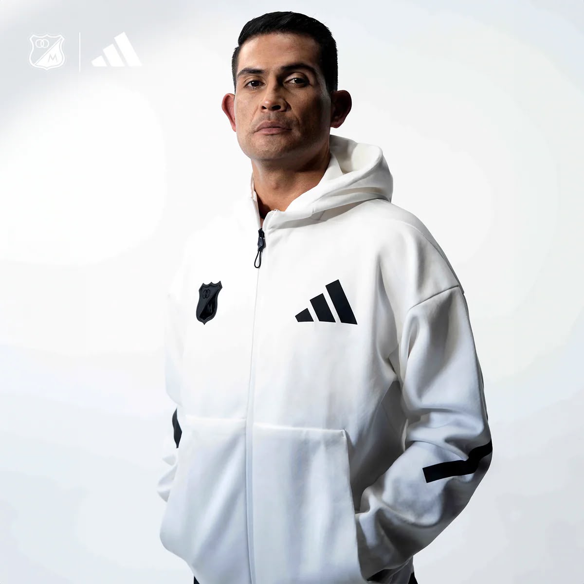 CHAQUETA DE PRESENTACIÓN CON CAPOTA MILLONARIOS HIMNOS 26/27 vista 2