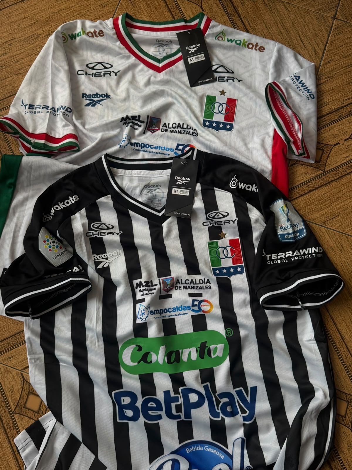 CAMISETA OFICIAL ONCE CALDAS LOCAL-VISITANTE 26/27 FULL PATROCINADORES CALIDAD GAMA ALTA ETIQUETA ORIGINAL DE REBOOK