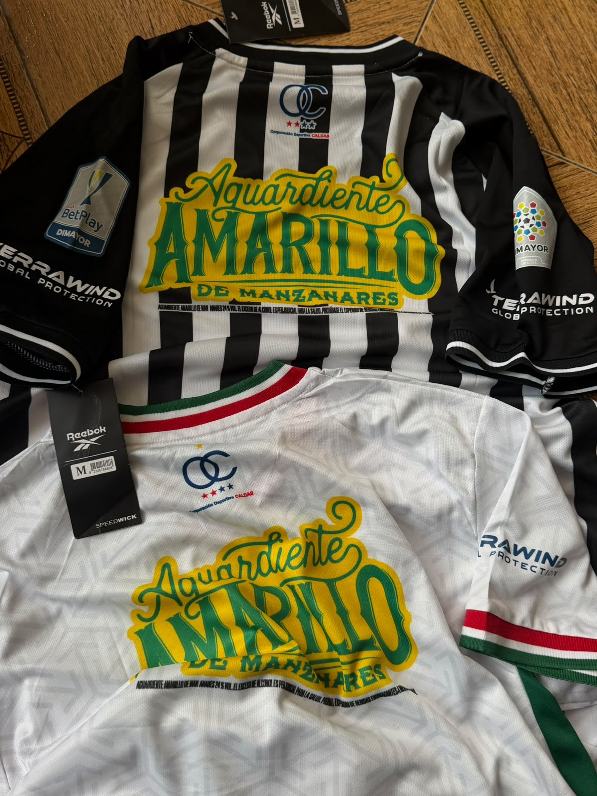 CAMISETA OFICIAL ONCE CALDAS LOCAL-VISITANTE 26/27 FULL PATROCINADORES CALIDAD GAMA ALTA ETIQUETA ORIGINAL DE REBOOK vista 3