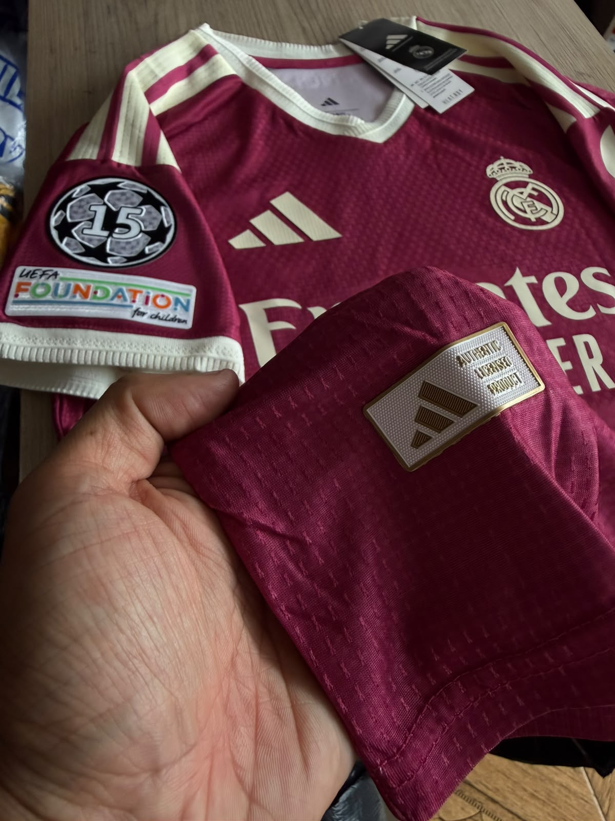 CAMISETA OFICIAL REAL MADRID VISITANTE COLOR ROSA CALIDAD GAMA ALTA TEMPORADA 26/27 vista 4