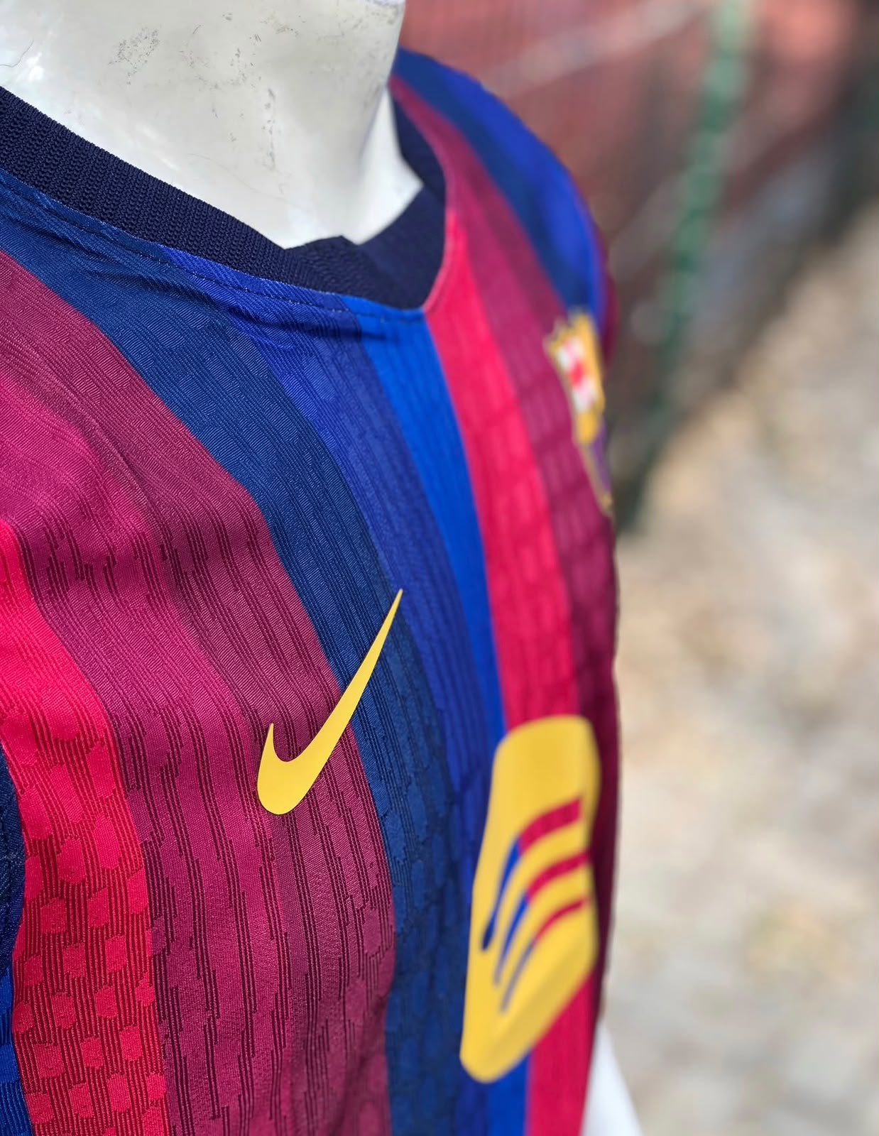 CAMISETA OFICIAL FC BARCELONA PERSONALIZABLE CON DORSAL Y NÚMERO DE TU JUGADOR FAVORITO (TODA LA PLANTILLA DISPONIBLE INCLUYE NUEVAS CONTRATACIONES) 26/27 vista 3