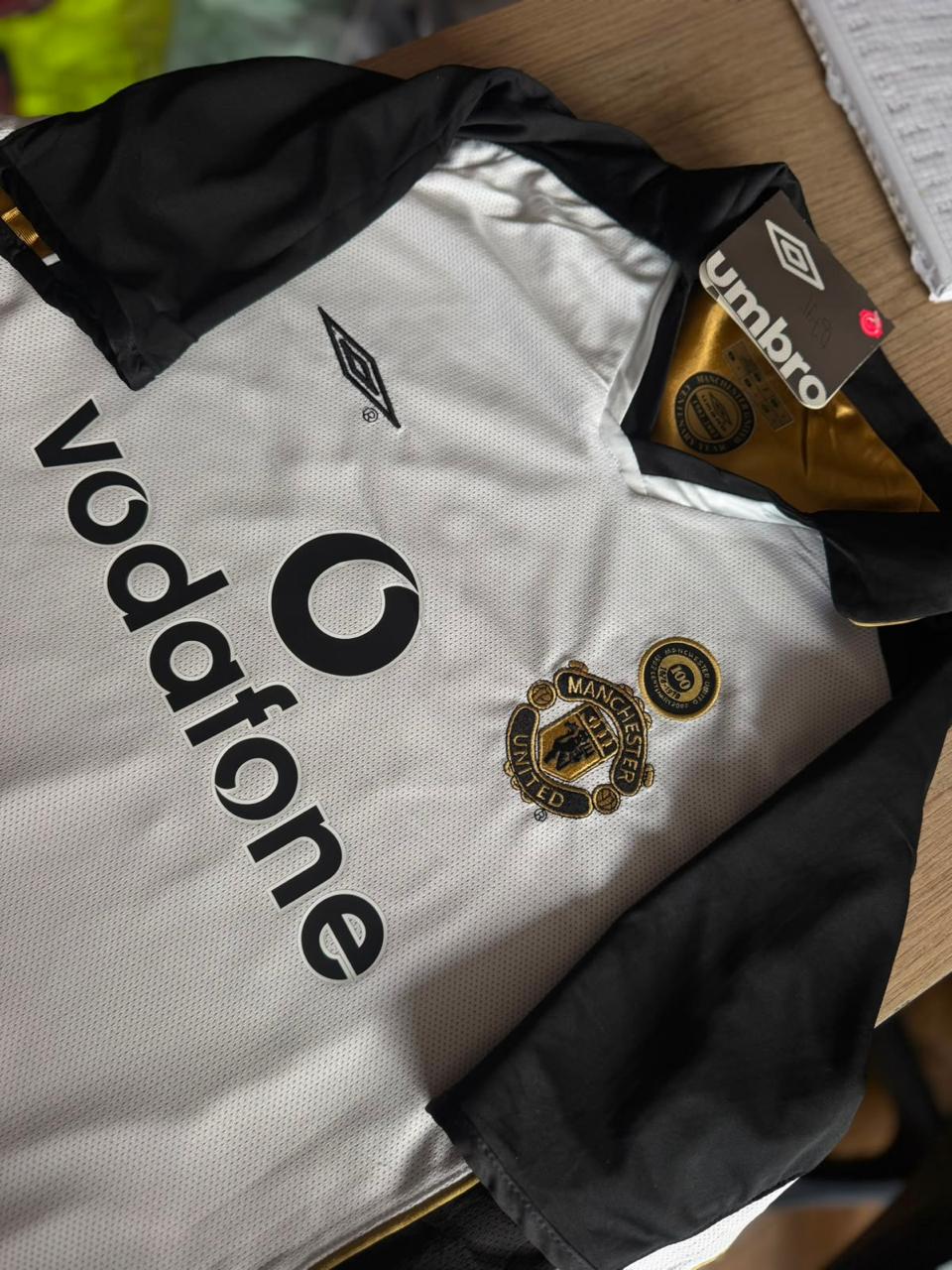 CAMISETA RETRO ESPECIAL DOBLE FAZ MANCHESTER UNITED 2001-2002