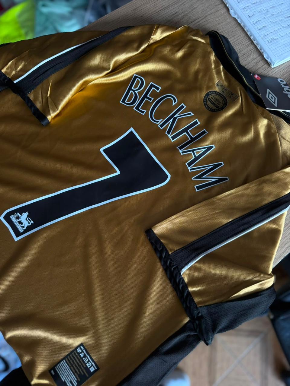 CAMISETA RETRO ESPECIAL DOBLE FAZ MANCHESTER UNITED 2001-2002 vista 2