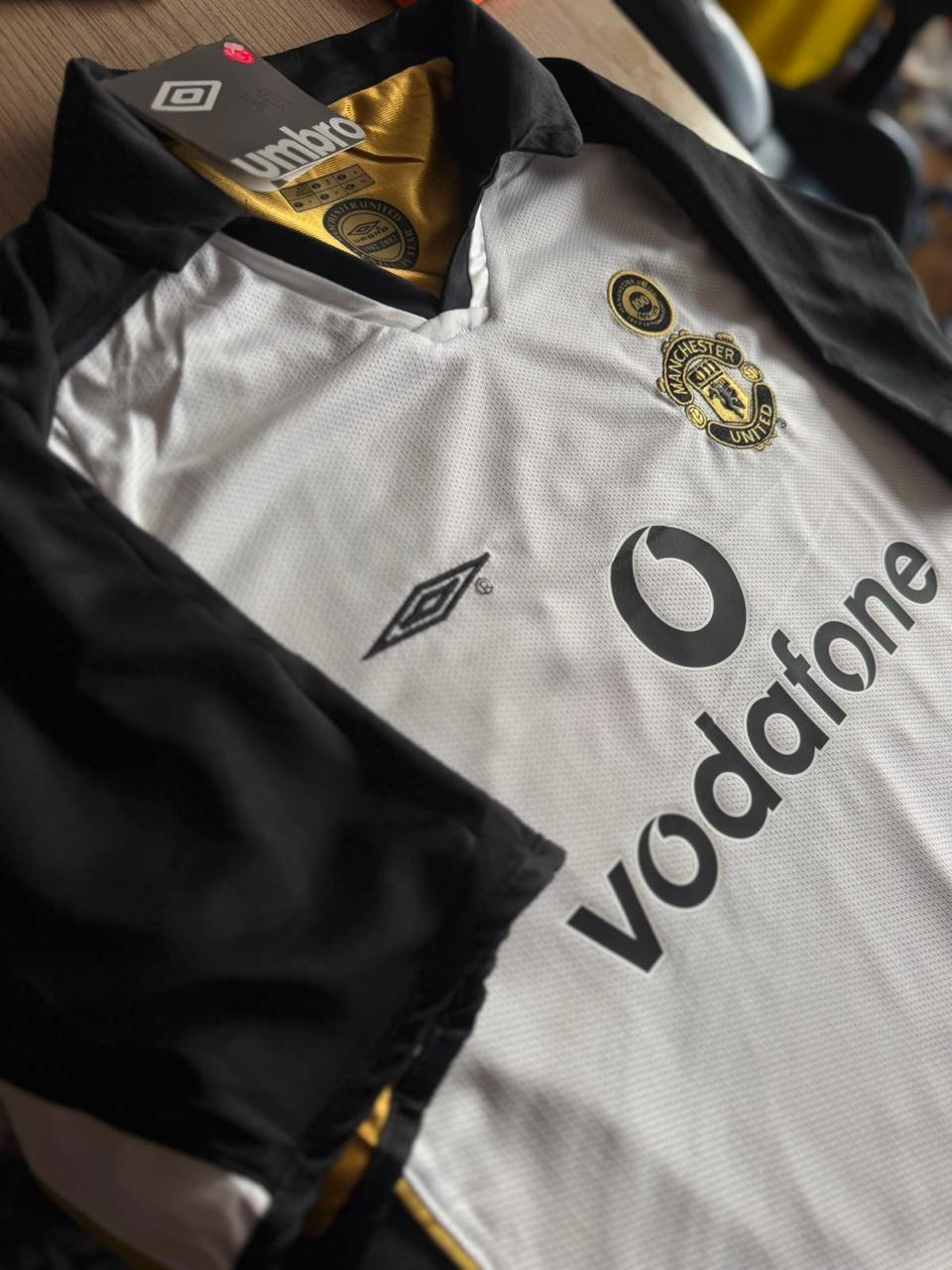 CAMISETA RETRO ESPECIAL DOBLE FAZ MANCHESTER UNITED 2001-2002 vista 3