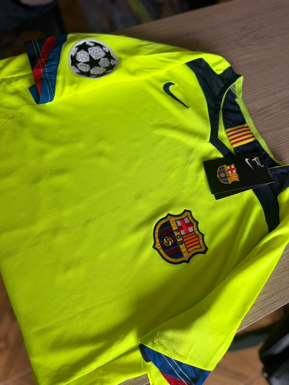 CAMISETA RELIQUIA RETRO-COLECCIÓN FC BARCELONA AÑO 2005 vista 2