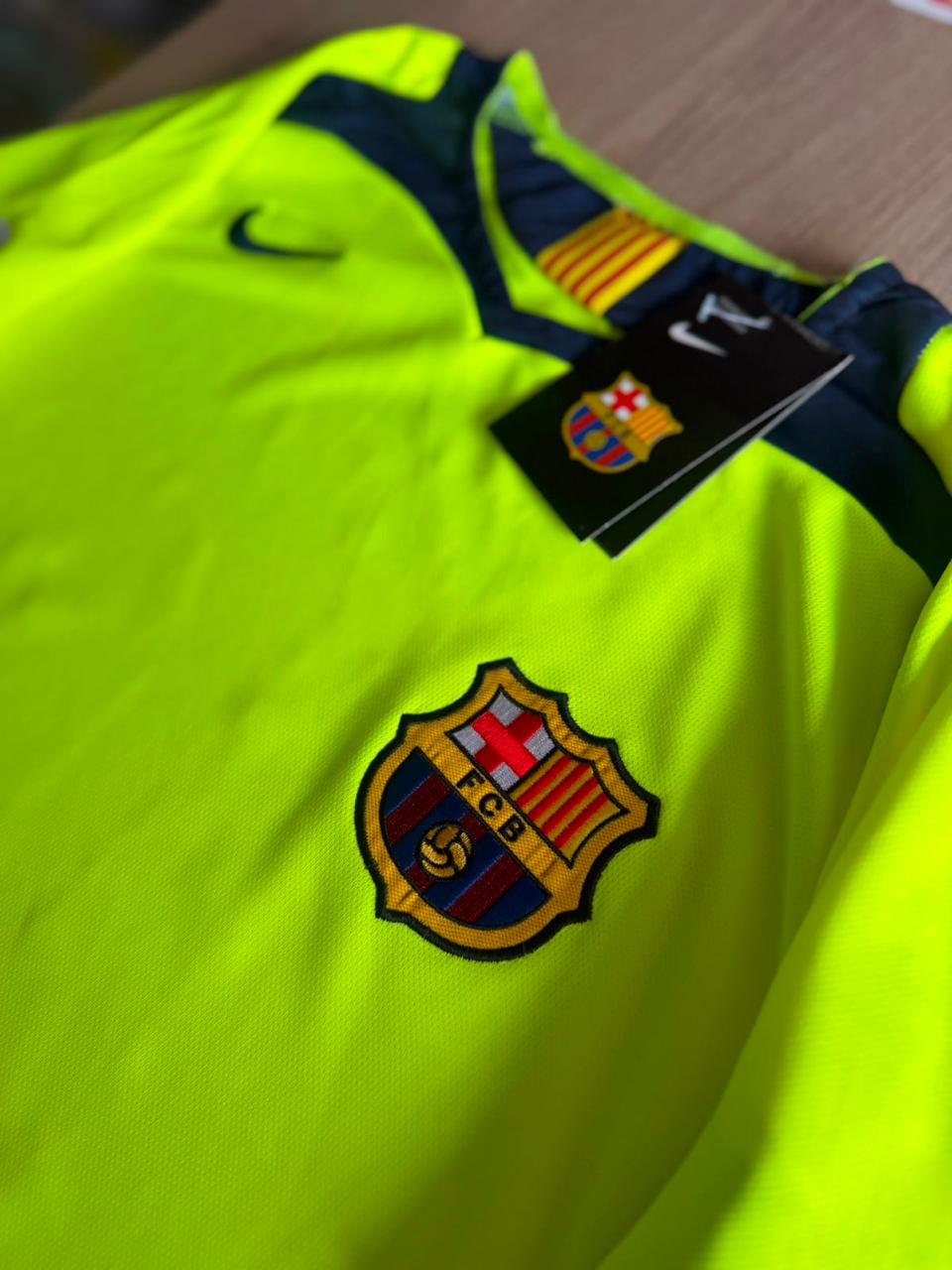 CAMISETA RELIQUIA RETRO-COLECCIÓN FC BARCELONA AÑO 2005 vista 3