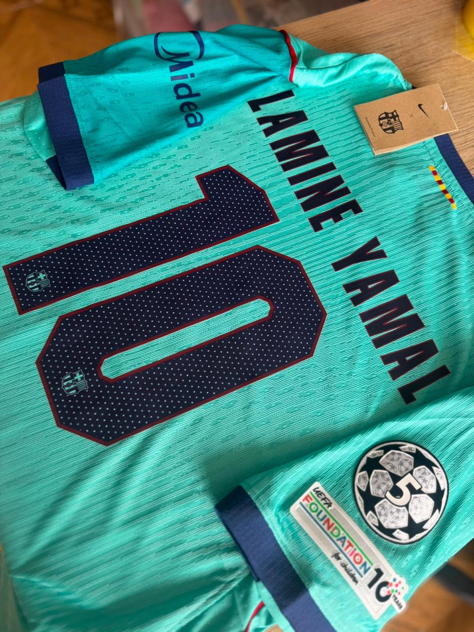 CAMISETA OFICIAL 3 KIT FC BARCELONA 26/27 vista 2
