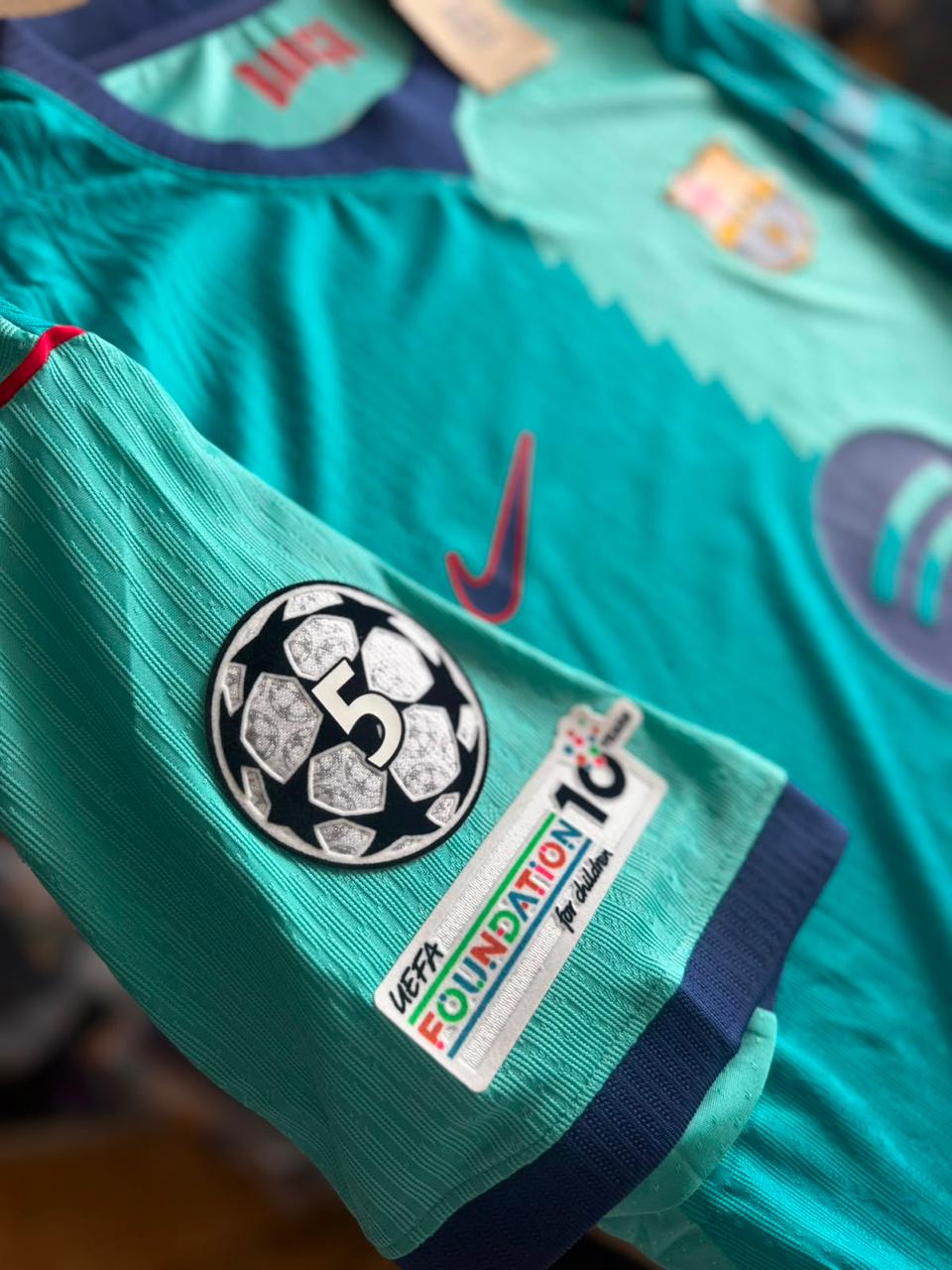 CAMISETA OFICIAL 3 KIT FC BARCELONA 26/27 vista 3
