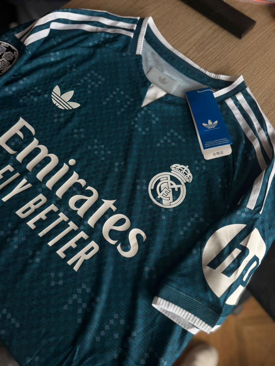 CAMISETA OFICIAL 3 KIT REAL MADRID 26/27 vista 3