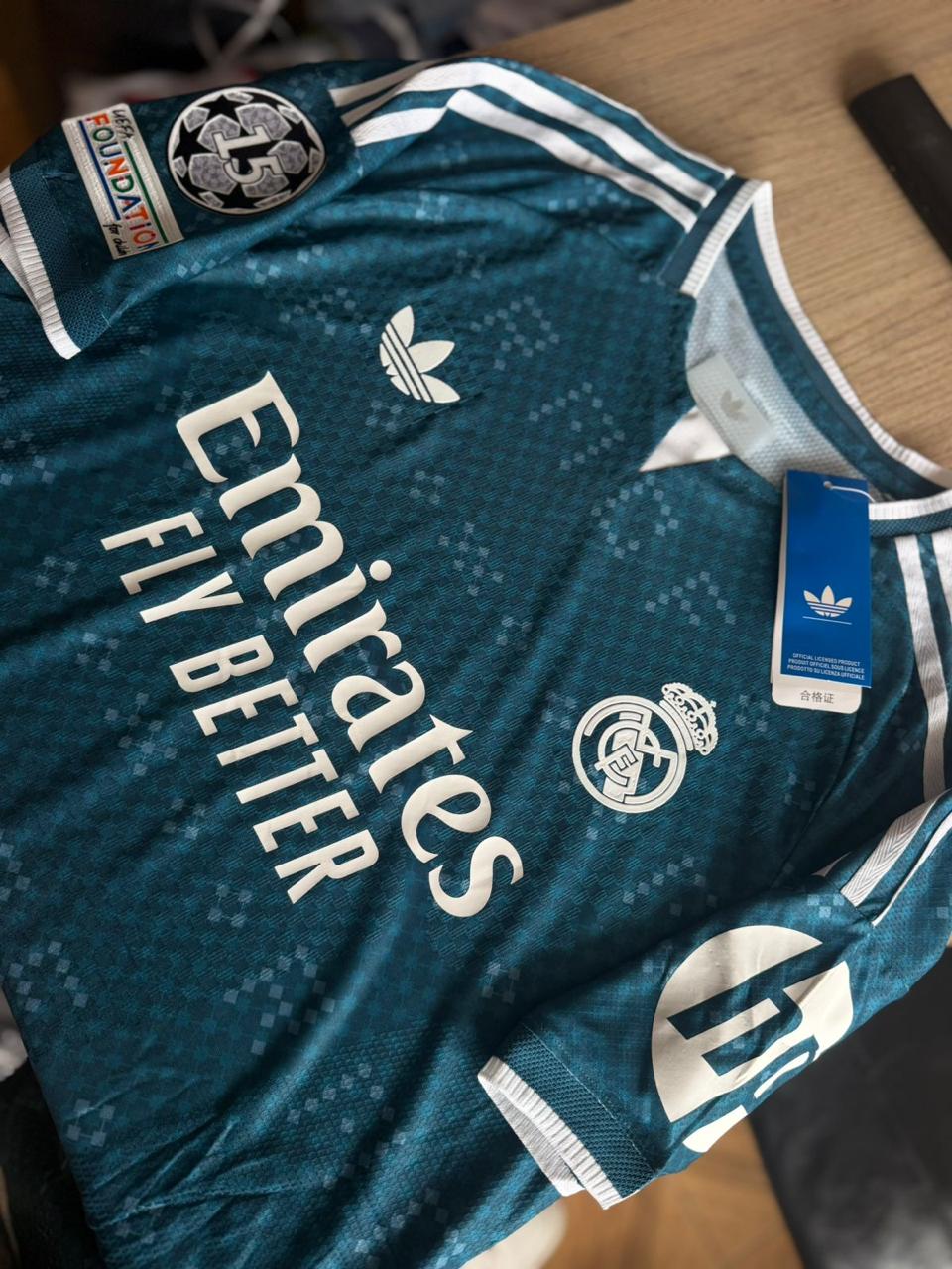 CAMISETA OFICIAL 3 KIT REAL MADRID 26/27 vista 4