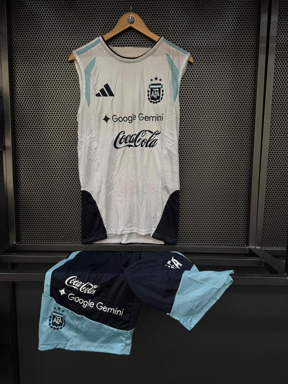 INDUMENTARIA OFICIAL DE ENTRENAMIENTO SELECCIÓN ARGENTINA FULL SPONSORS BLANCA/AZUL