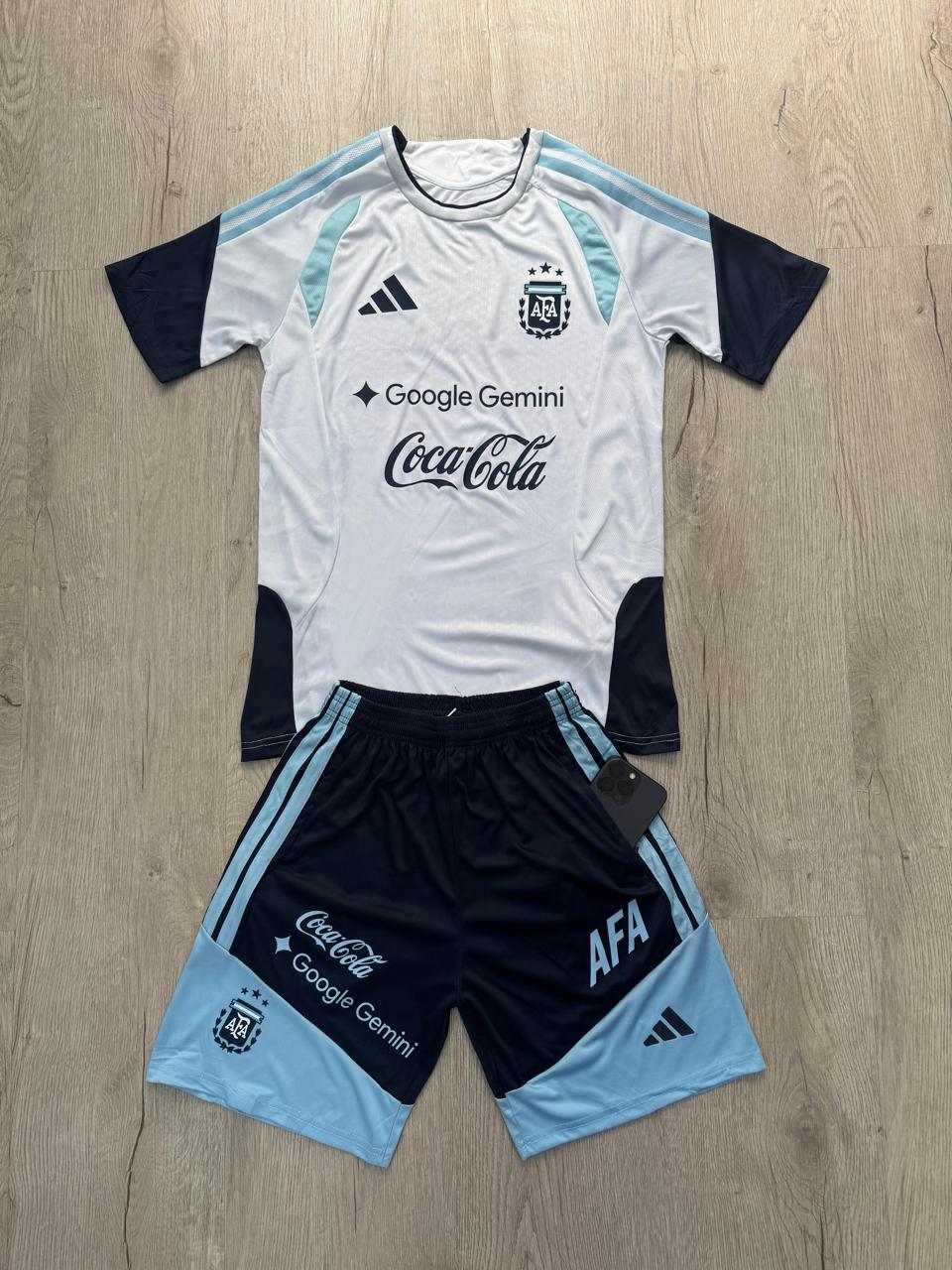 INDUMENTARIA OFICIAL DE ENTRENAMIENTO SELECCIÓN ARGENTINA FULL SPONSORS BLANCA/AZUL vista 3
