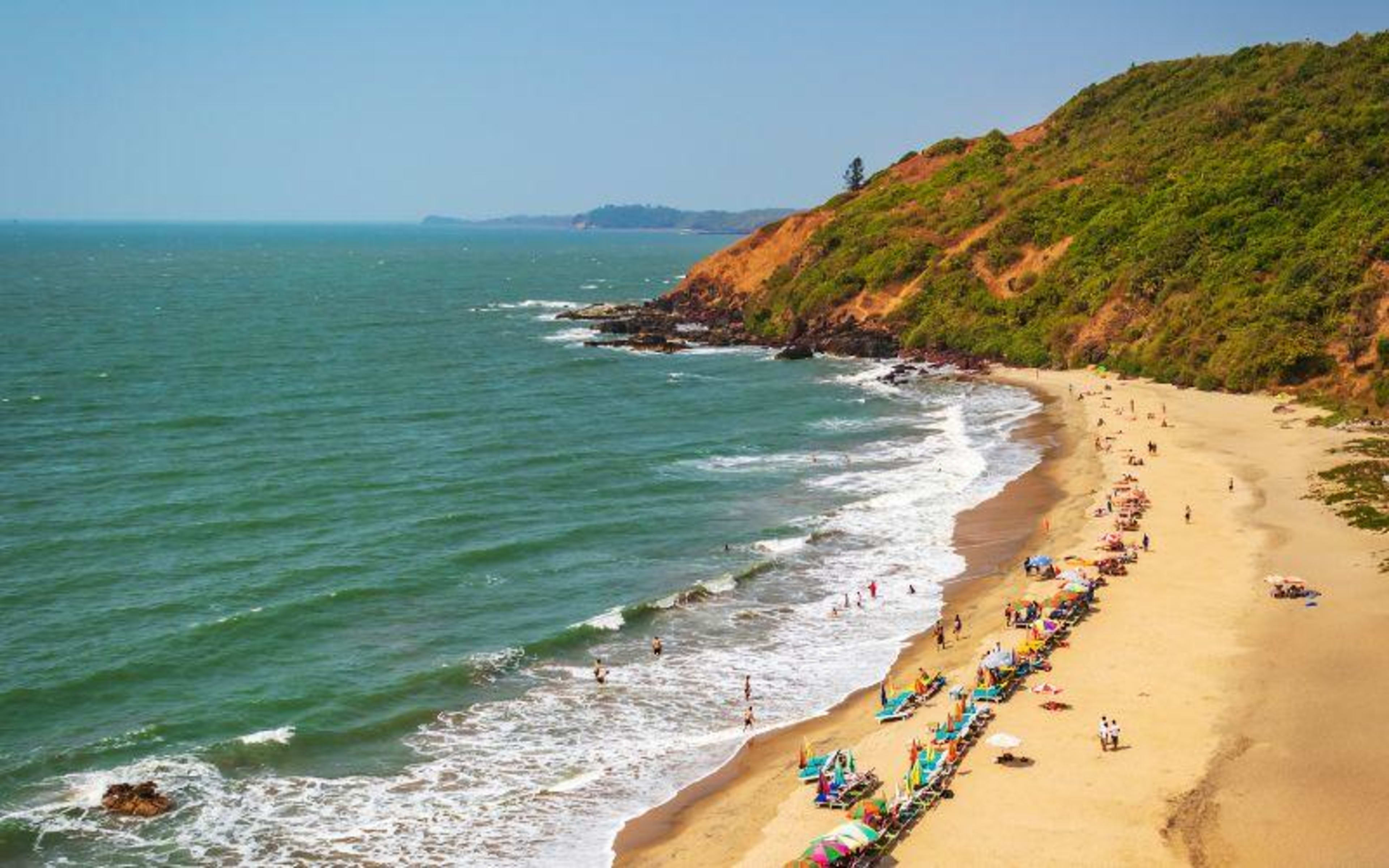 Anjuna vs Vagator: Villa Lanes or Clifftop Resorts? Choosing Your North Goa Base
