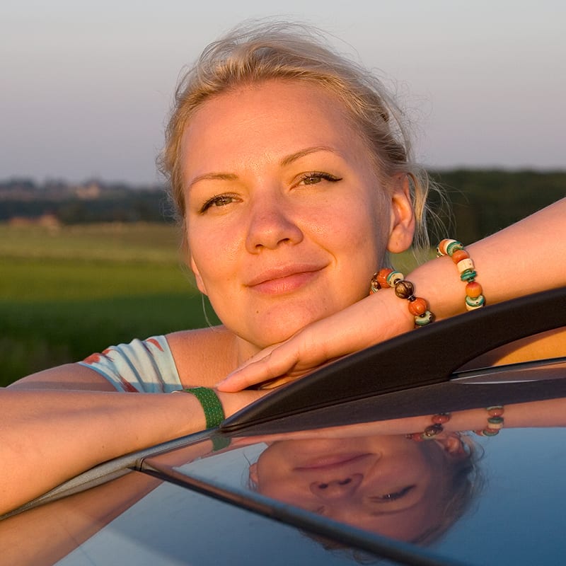 Girl leaning on the car roof