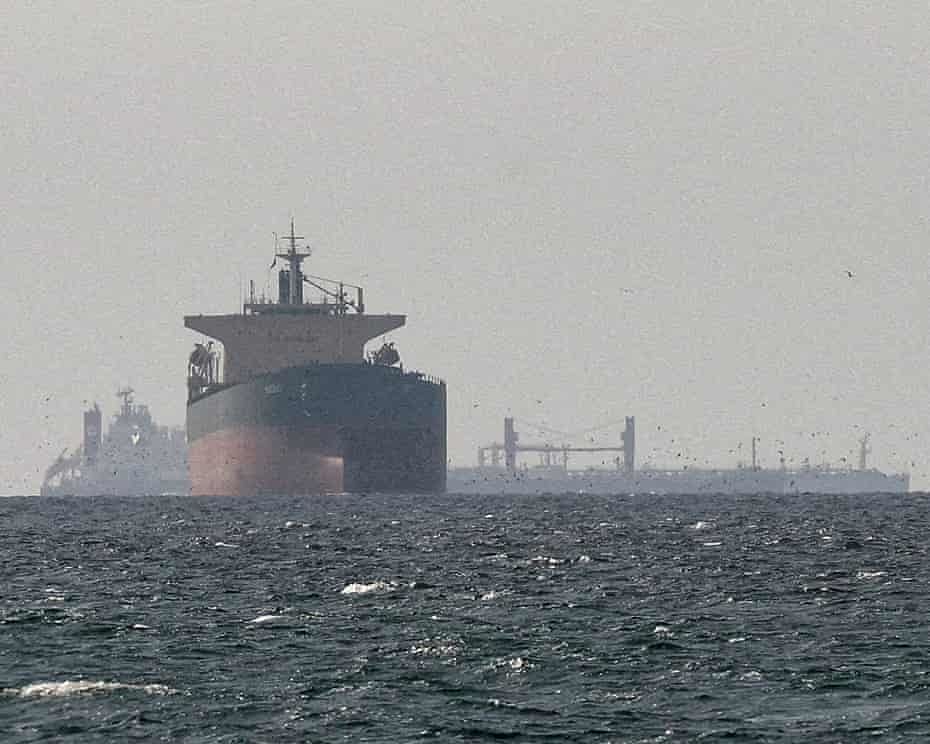 Iran, Oman Discuss Temporary Hormuz Shipping Route as US Talks Remain on Hold