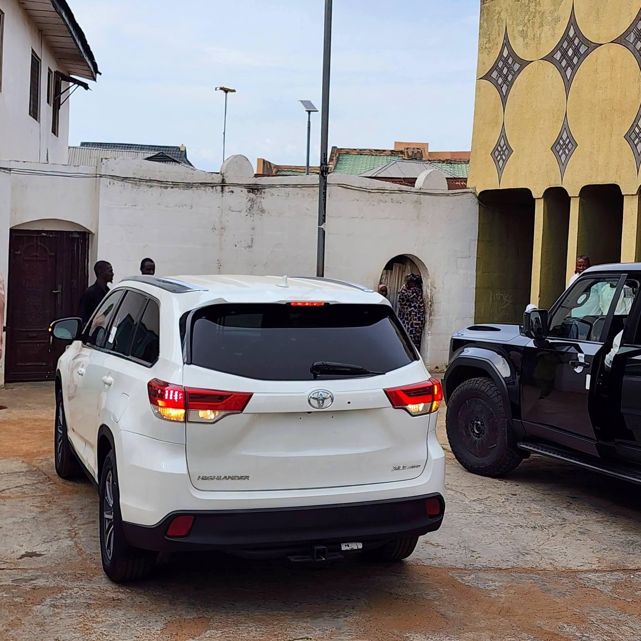 Netizens Urge AbdulRazaq to Extend Vehicle Donations Beyond Ilorin Emirate