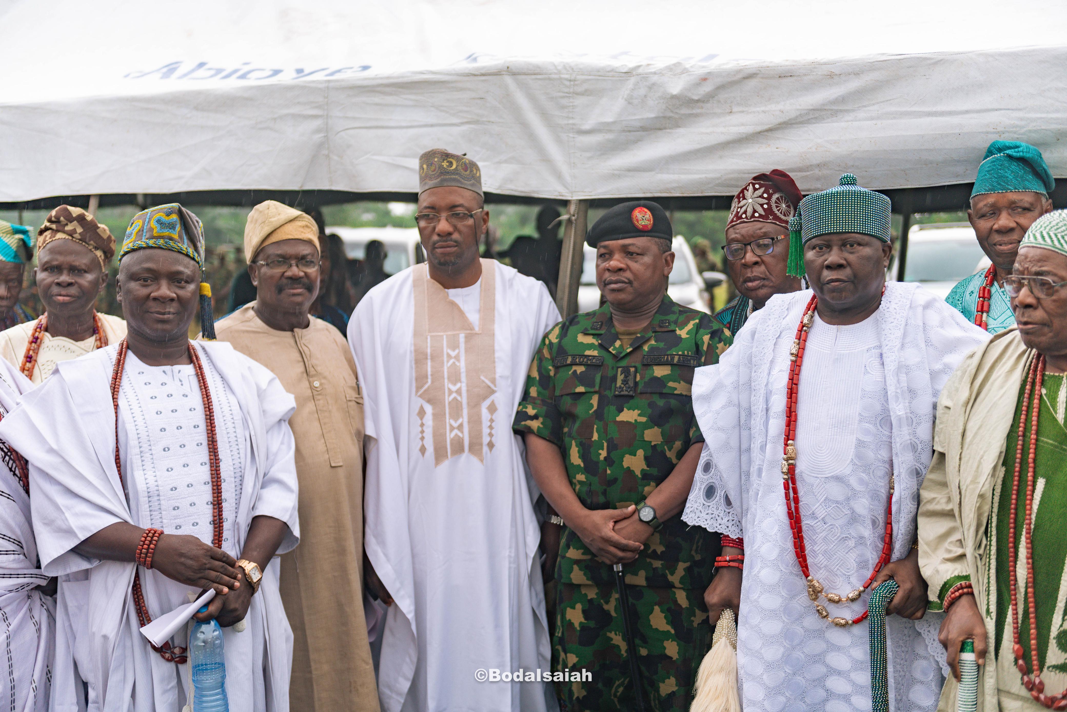 L-R Oloko of Oko, Oba Samuel Oluwafemi Adogunnibo, Esinkin Olomu of Omu-Aran, Maj General Lasisi Yemi Abidoye rtd, Irepodun Local Government Chairman, Hon. Abdulazeez Yakub Tinuola, Brigade Commander Brig General Nicholas Rume Olomu of Omu-Aran, Oba Tpl Abdulraheem Oladele Adeoti fnitp Olomu Efon Agboluaje II and Alaran of Aran-Orin, Oba Joseph Oyeyipo Babalola in a group photograph at the event