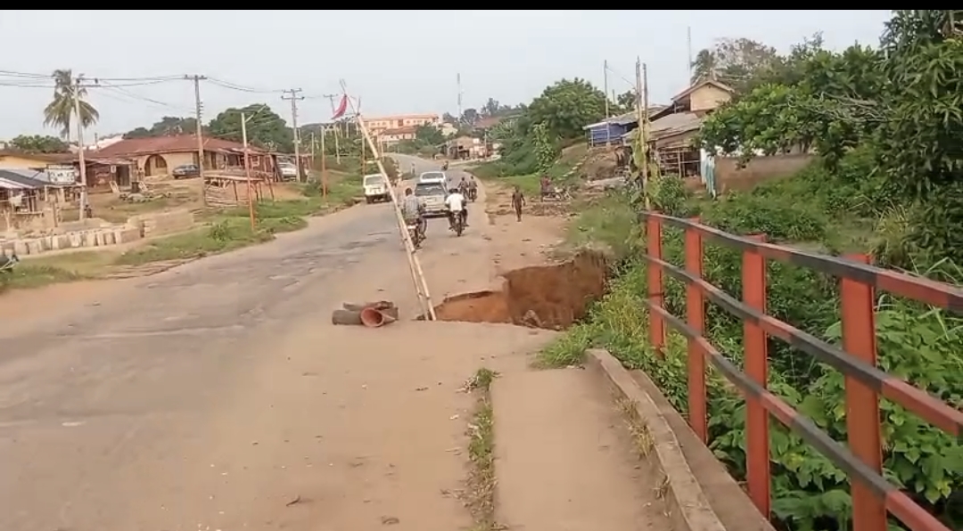 Oke-Ola Oro Federal Road Becomes Death Trap, Residents Cry Out