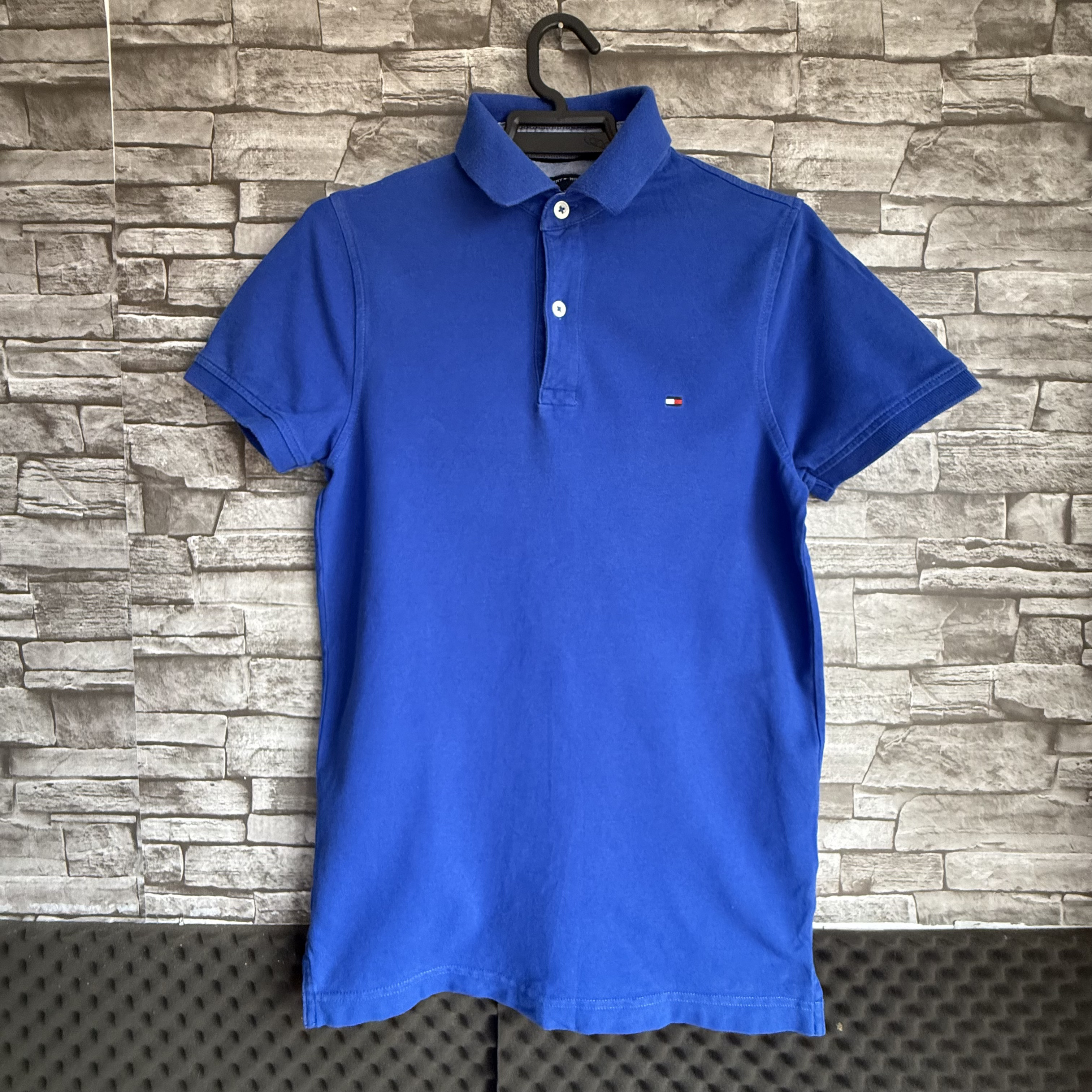 Polo TOMMY HILFIGER Azul Rey | Talla XS Slim Fit | Logo Bordado | Algodón Piqué