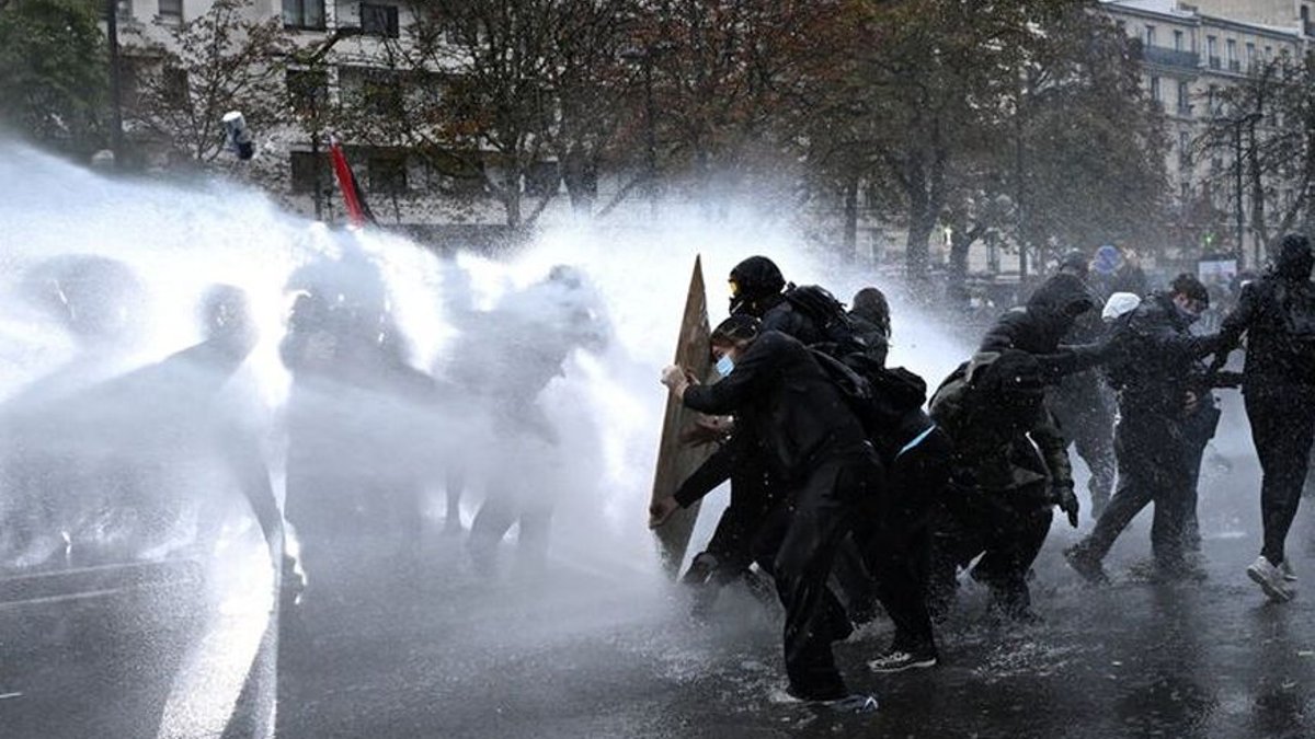 France Deploys 70,000 Police to Contain Escalating Protests - france police deployment