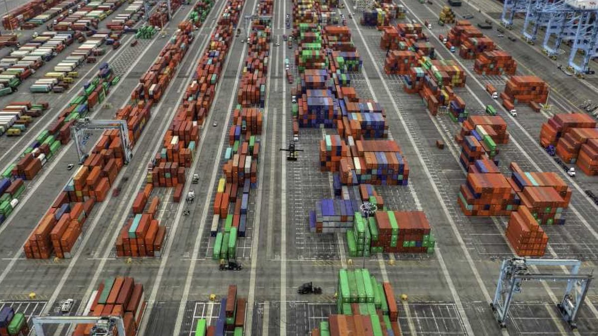 AI boosts global trade with automation