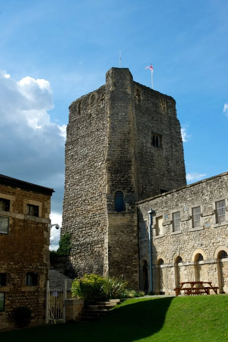 006-St.-Georges-Tower-the-oldest-building-in-Oxford-768x1152.jpg