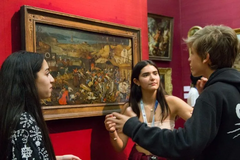 Cambridge-summer-school-students-visiting-Fitzwilliam-Museum