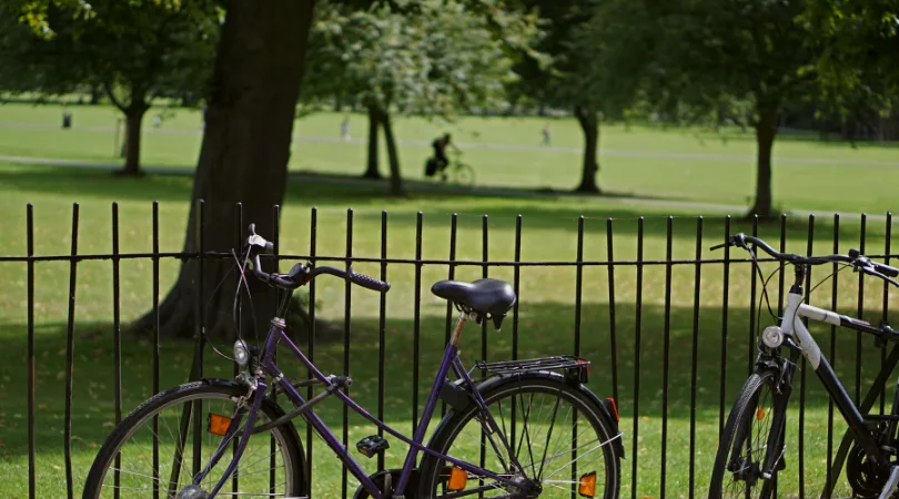 bikes-against-railings-cambridge