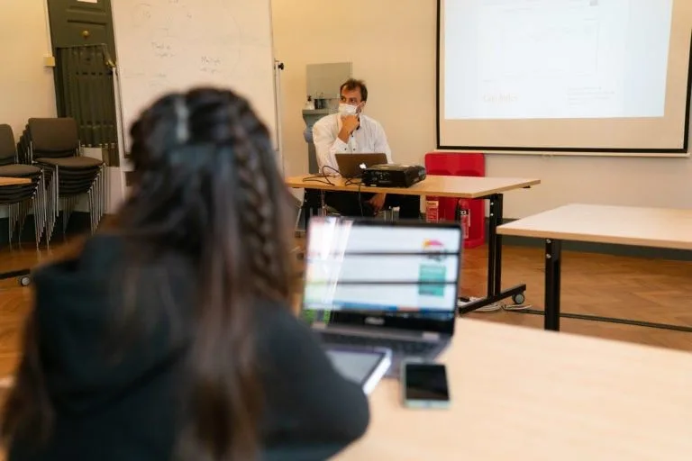 socially-distant-teaching-taking-place-at-oxford-summer-courses