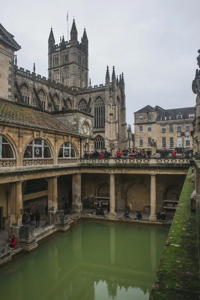 bath-abbey-with-roman-baths-below