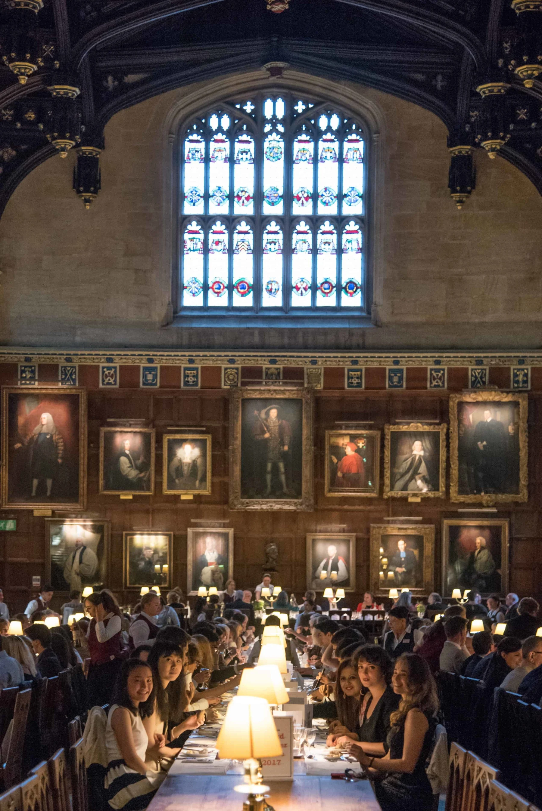 students-at-oxford-summer-courses-in-christ-church-dining-hall