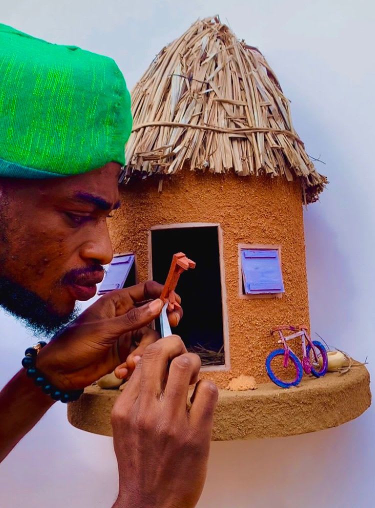 AHÉRÉ (Hut) detail