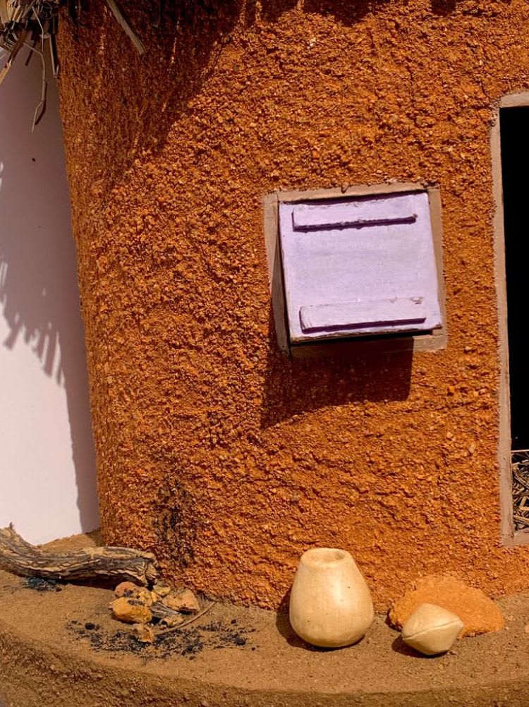 AHÉRÉ (Hut) detail