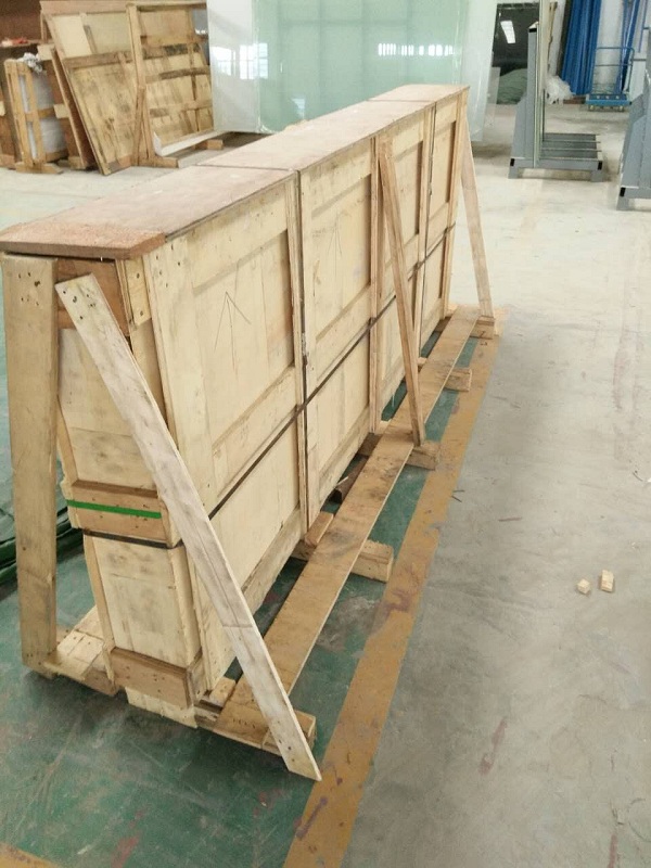 Inteligent glass packing with wood case