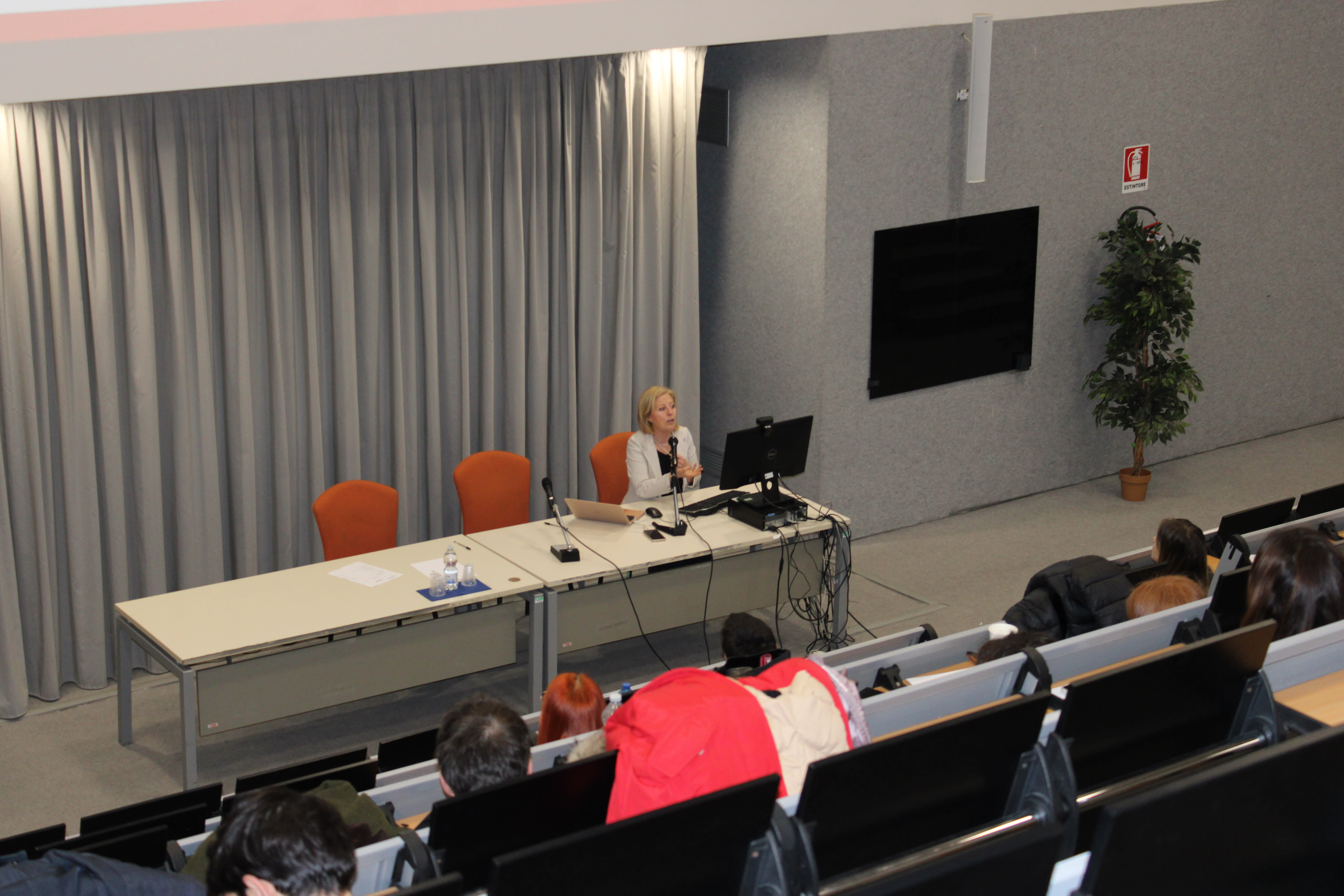 Prof.ssa Marcucci presenta il XXII ciclo del Master, aula magna del NIC di Careggi