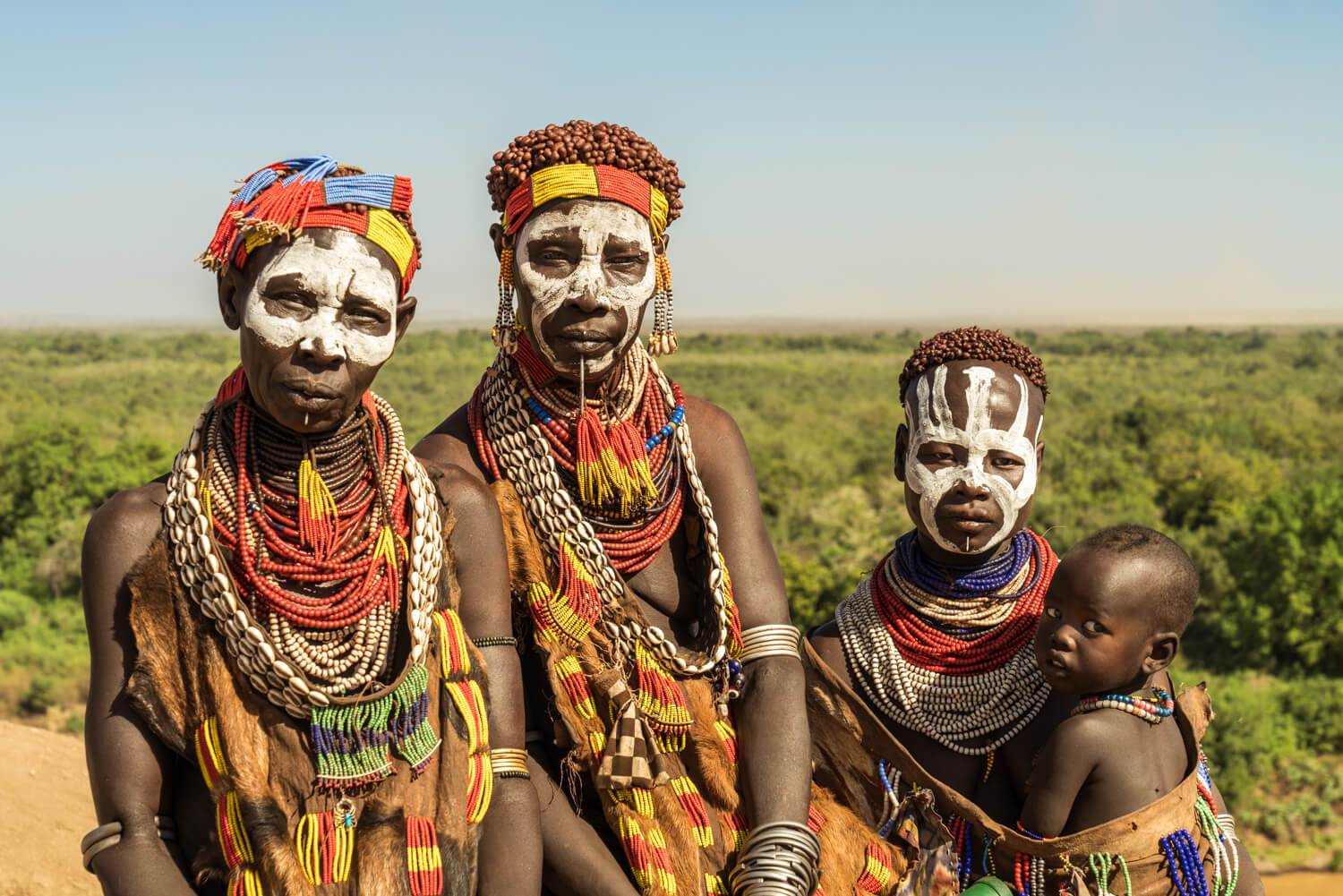 Les tribus de la vallée de l’Omo expliquées : un guide des cultures vivantes d’Éthiopie