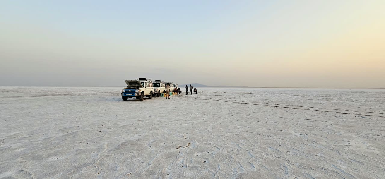 4x4 vehicles crossing the salt flats of Lake Assale in the Danakil