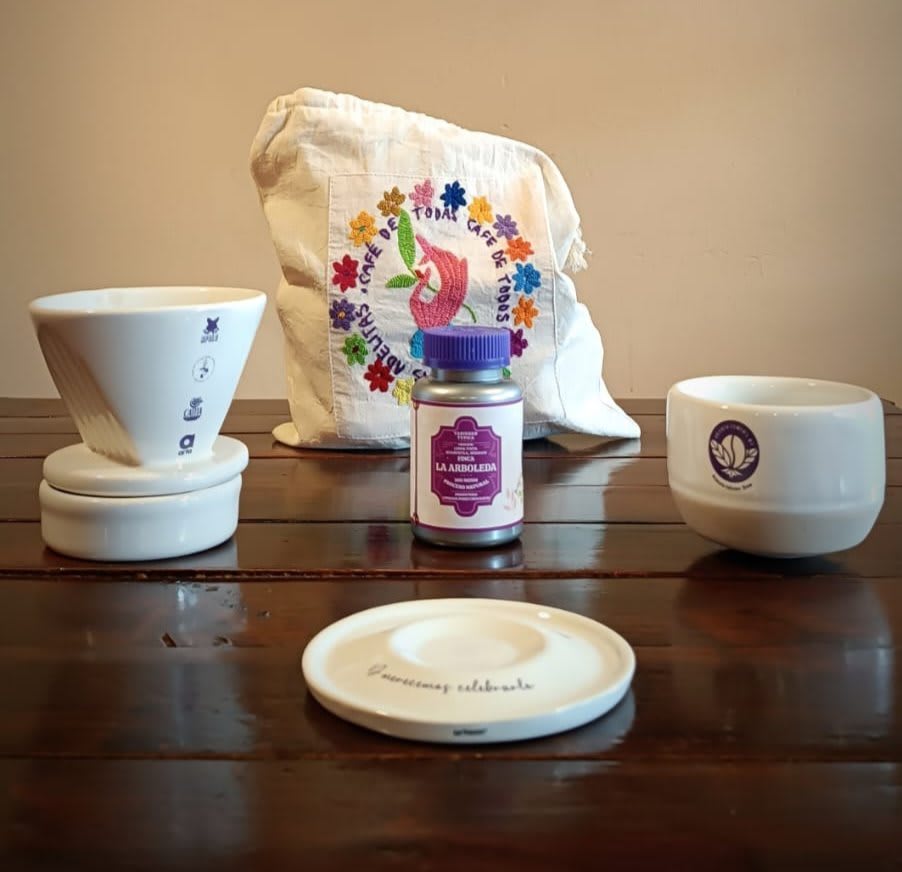 Kit de la edición Brew: gotero de cerámica, taza y bolsa bordada