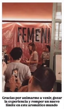 A barista brews coffee in front of an Abierto Femenil banner