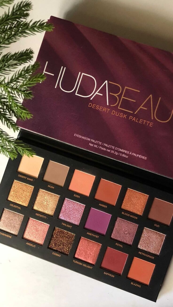 Huda Beauty eyeshadow palette