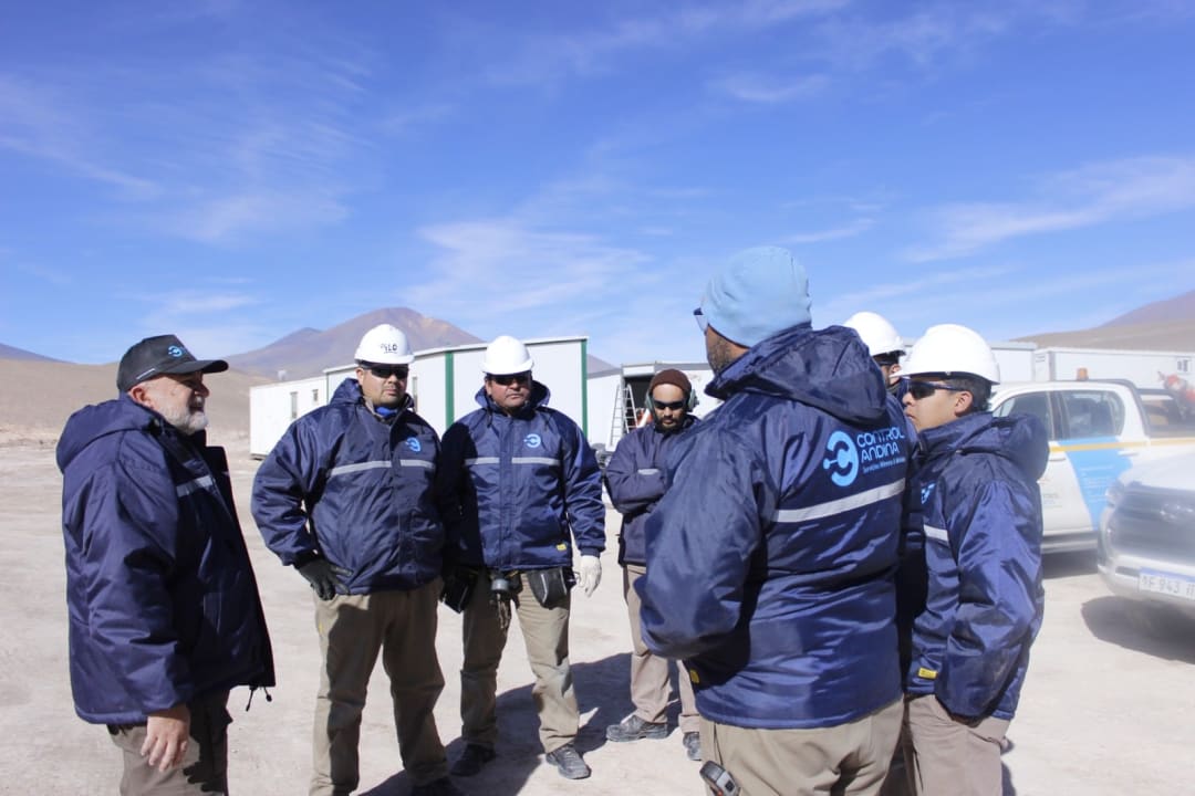 Equipo en campamento