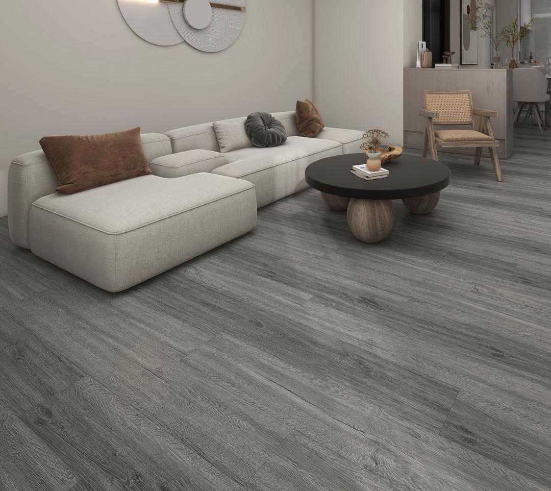Piso Vinílico Pro Roble Grafito 6,5 mm instalado en un ambiente interior