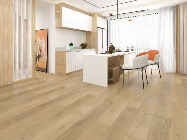 Piso Vinílico Pro Roble Arena 6,5 mm instalado en un ambiente interior