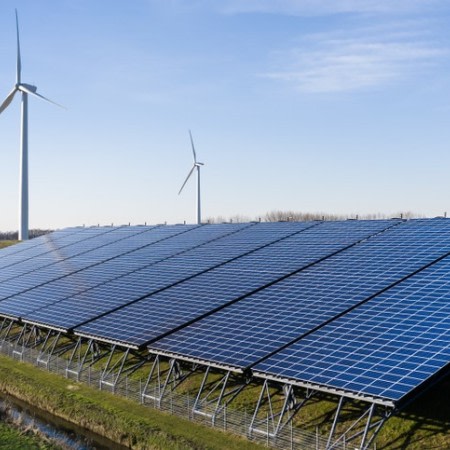 Windturbines en zonnevelden, hoe krijgen die eigenlijk hun plek?