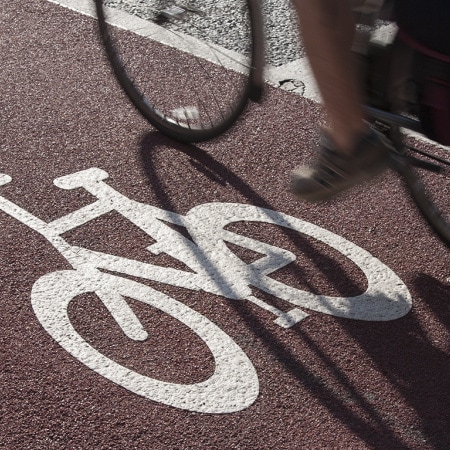Hoe verleid je werkgevers en werknemers in de IJmond om over te stappen op fiets en OV?
