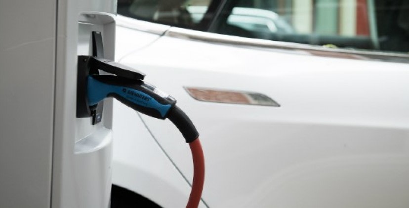 De eerste Vehicle-to-Grid laadpaal geopend