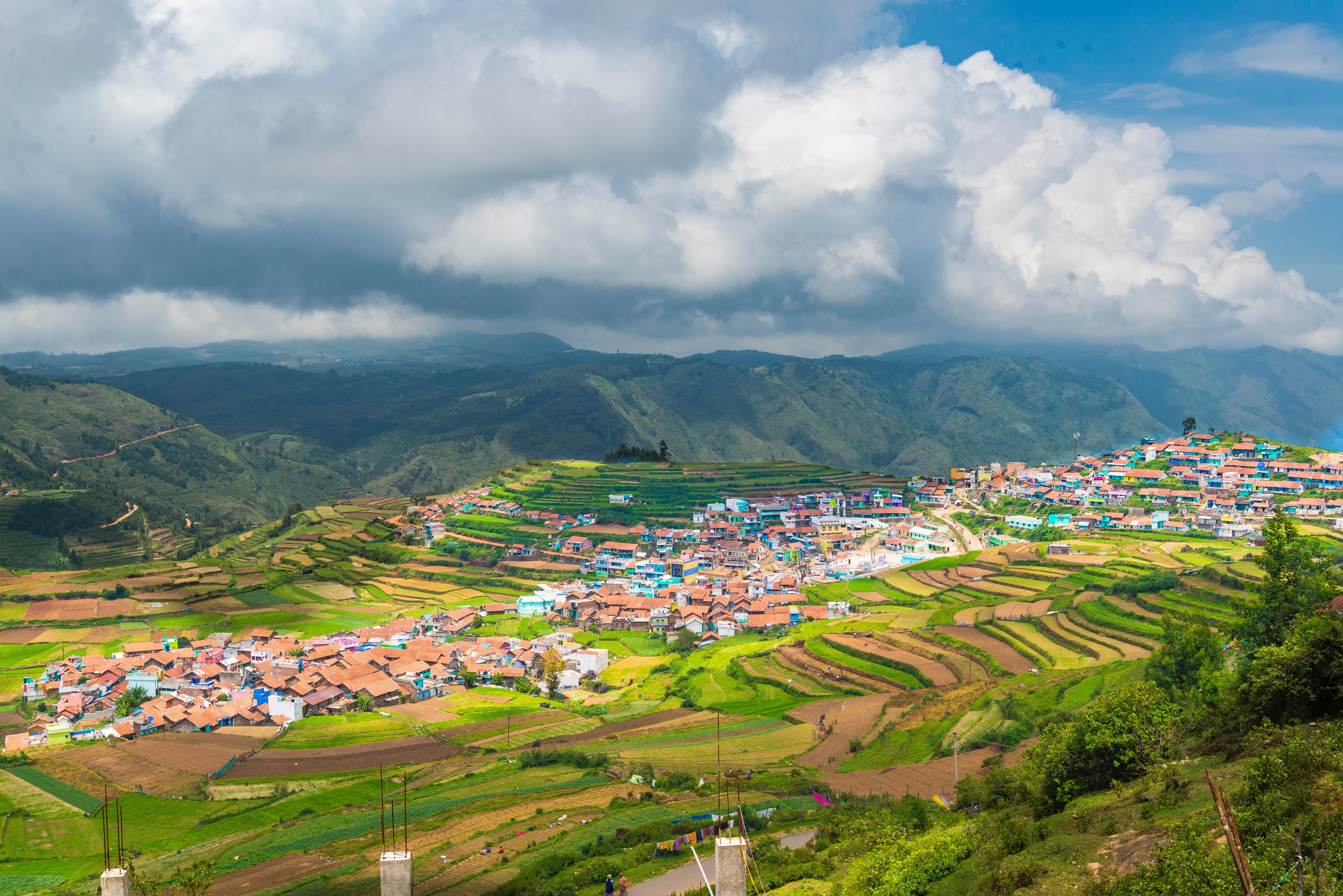 Kodaikanal for its elegant location in Tamin Nadu. Tours Travels, Hotels, Flights, Trekking booking in Pikme.org